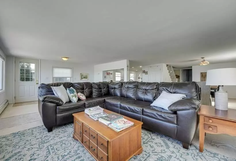 Lakefront Michigan Cottage   Deck, Grill & Kayaks!