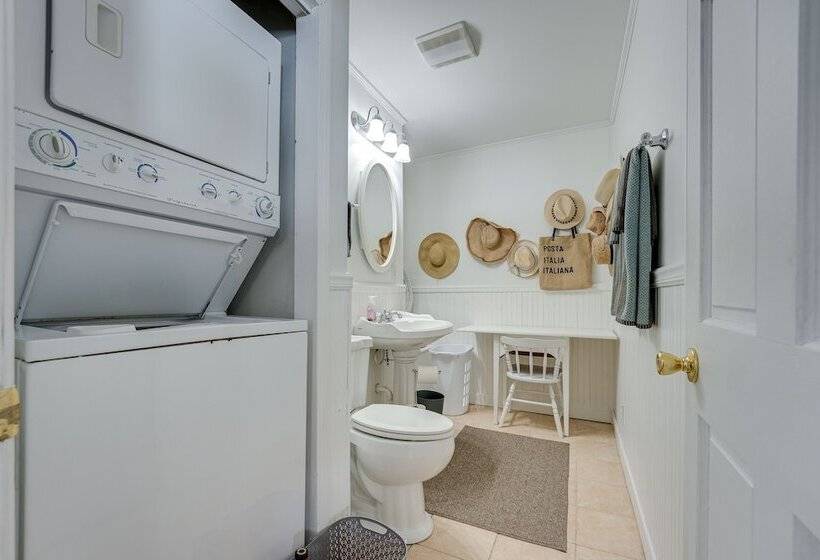 Lakefront Michigan Cottage   Deck, Grill & Kayaks!