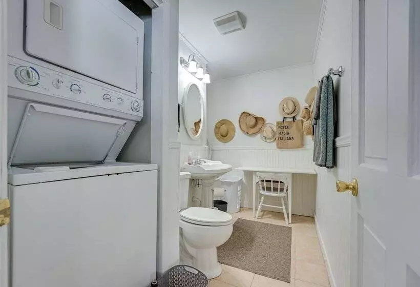 Lakefront Michigan Cottage   Deck, Grill & Kayaks!