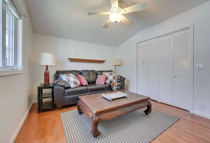 Lakefront Michigan Cottage   Deck, Grill & Kayaks!