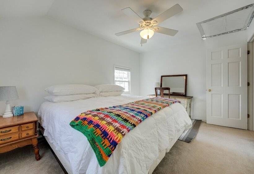 Lakefront Michigan Cottage   Deck, Grill & Kayaks!