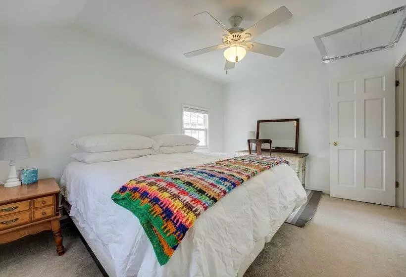 Lakefront Michigan Cottage   Deck, Grill & Kayaks!