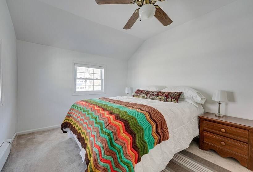 Lakefront Michigan Cottage   Deck, Grill & Kayaks!