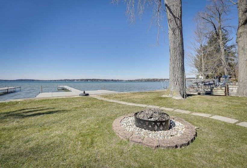 Lakefront Michigan Cottage   Deck, Grill & Kayaks!