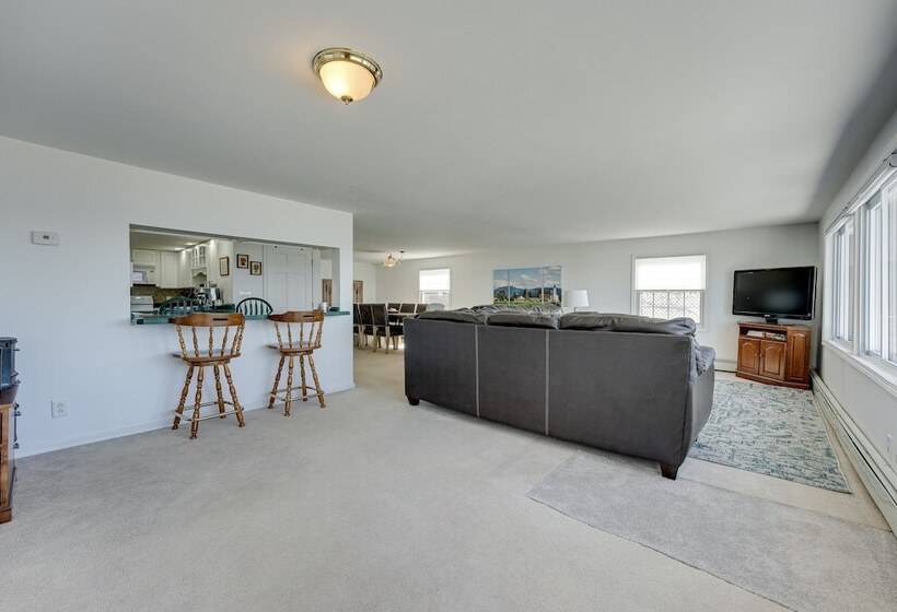 Lakefront Michigan Cottage   Deck, Grill & Kayaks!