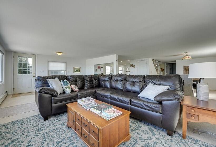 Lakefront Michigan Cottage   Deck, Grill & Kayaks!