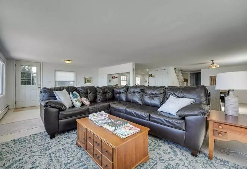 Lakefront Michigan Cottage   Deck, Grill & Kayaks!