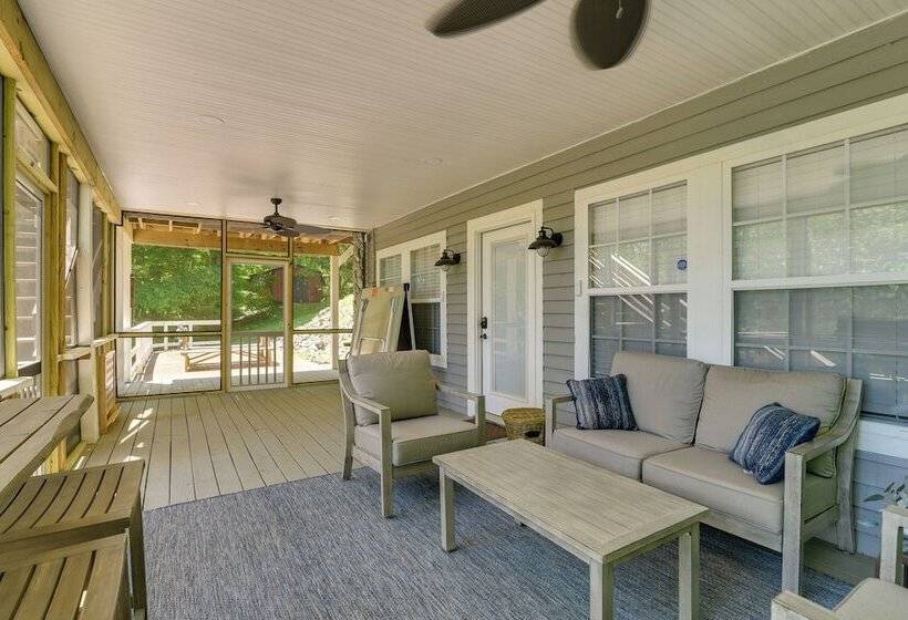 Lakefront Scottsville Retreat W/ Private Dock!