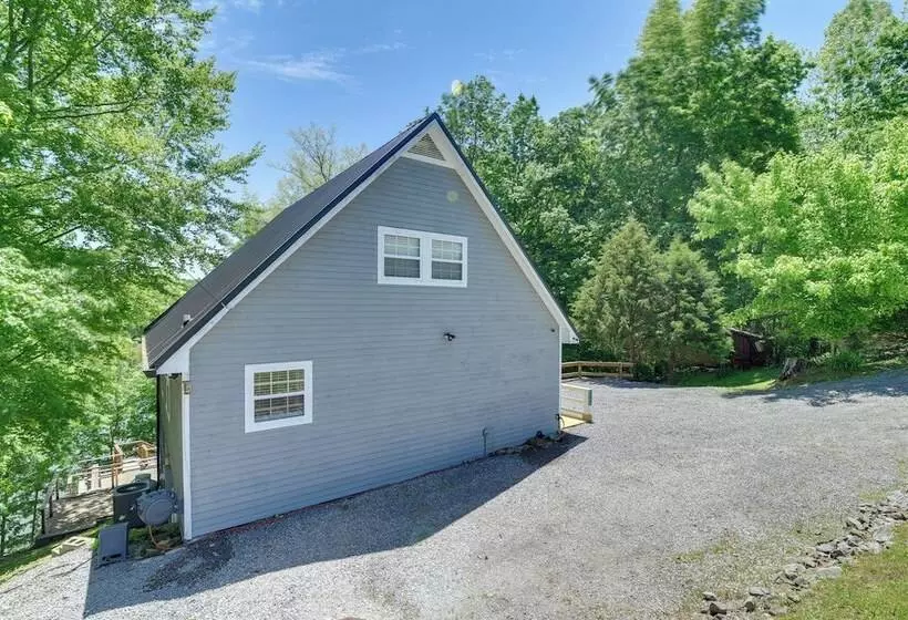 Lakefront Scottsville Retreat W/ Private Dock!