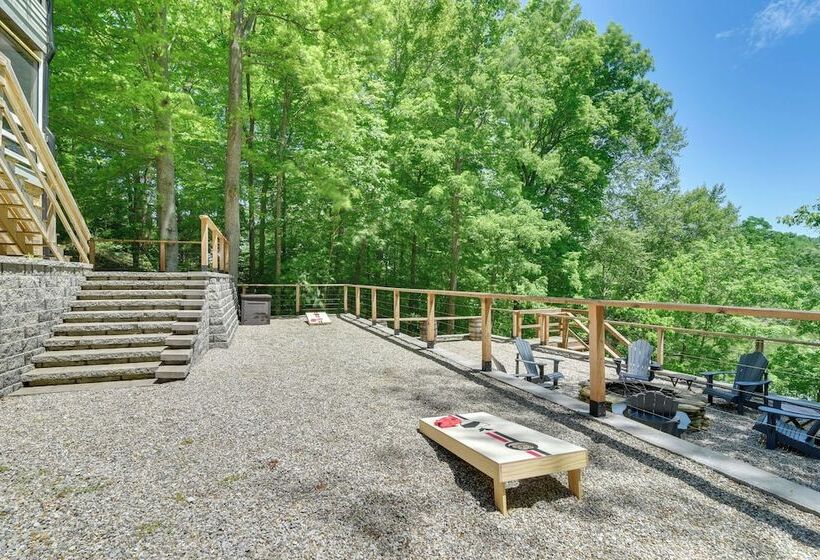 Lakefront Scottsville Retreat W/ Private Dock!