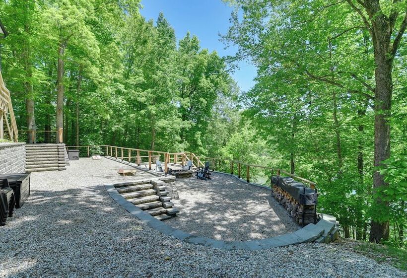 Lakefront Scottsville Retreat W/ Private Dock!