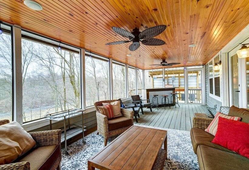 Lakefront Scottsville Retreat W/ Private Dock!