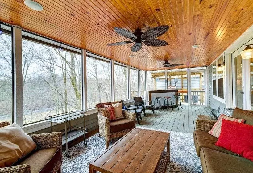 Lakefront Scottsville Retreat W/ Private Dock!