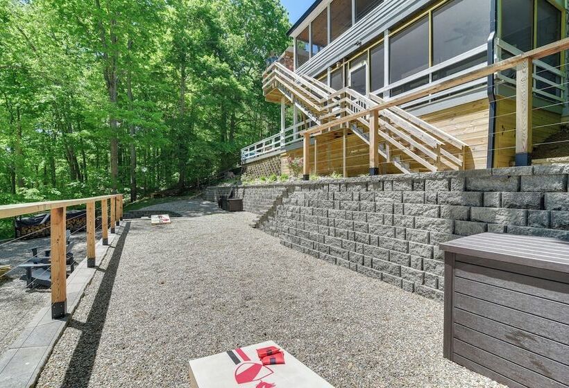 Lakefront Scottsville Retreat W/ Private Dock!