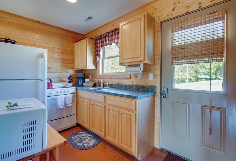 Lakefront Vacation Rental W/ Patio & Grill!