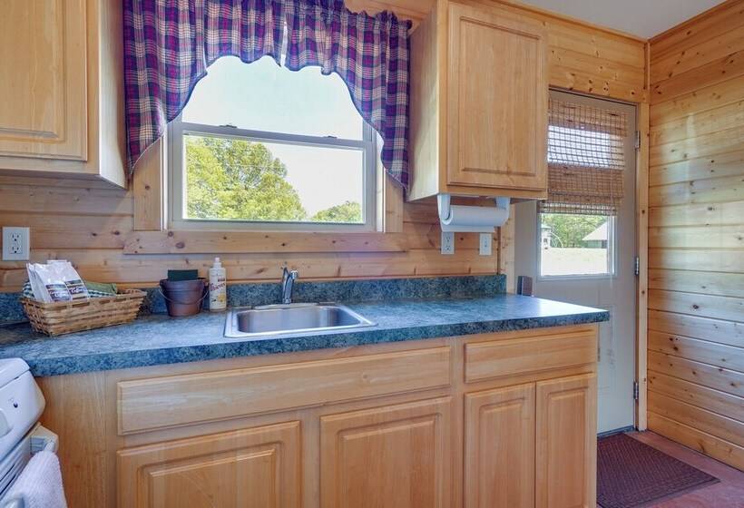 Lakefront Vacation Rental W/ Patio & Grill!