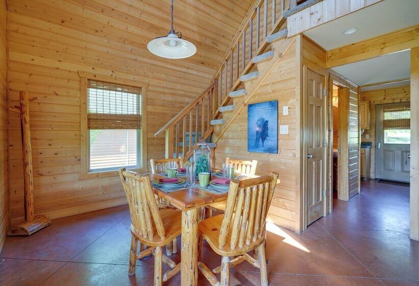 Lakefront Vacation Rental W/ Patio & Grill!