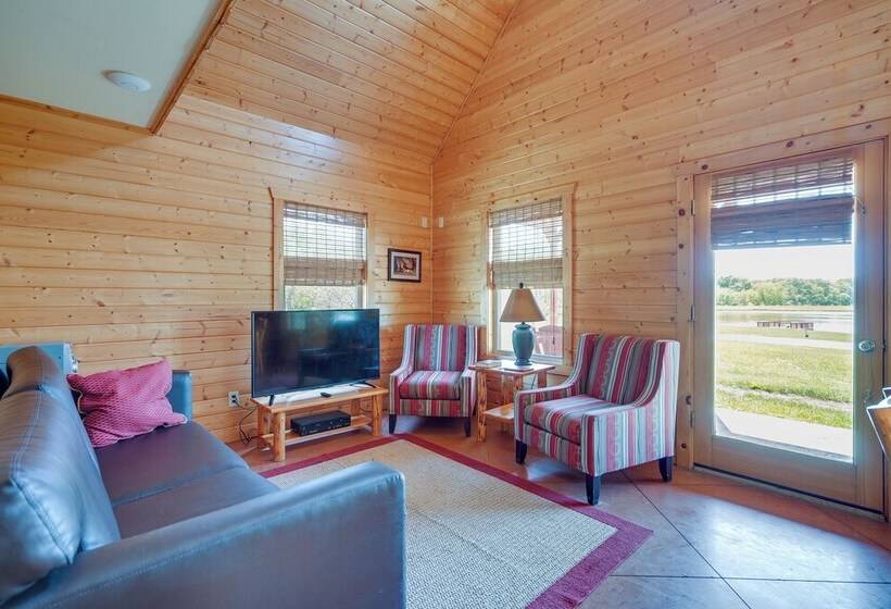 Lakefront Vacation Rental W/ Patio & Grill!