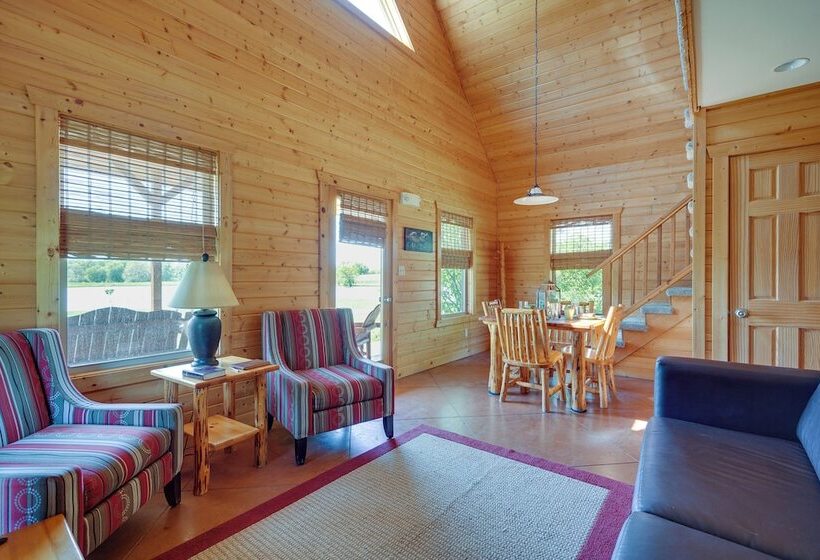 Lakefront Vacation Rental W/ Patio & Grill!