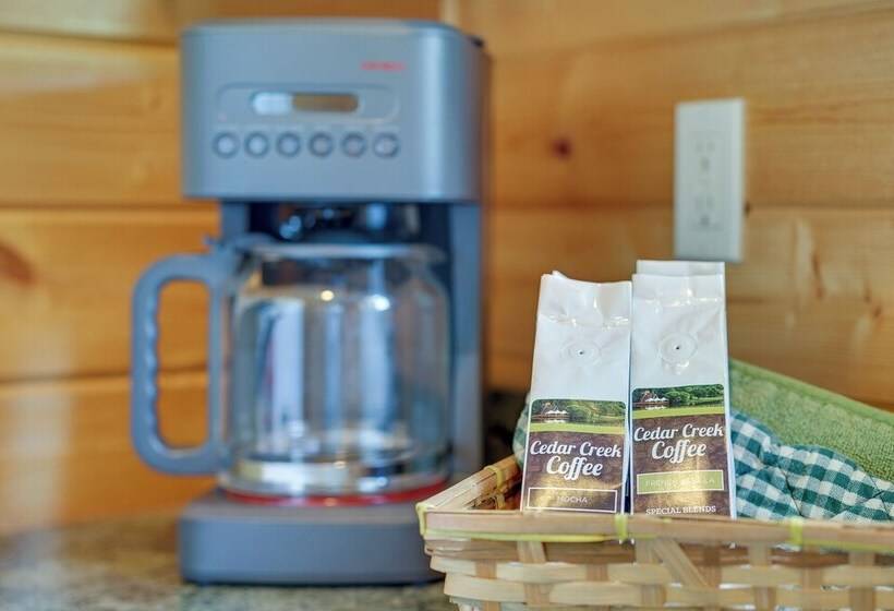 Lakefront Vacation Rental W/ Patio & Grill!