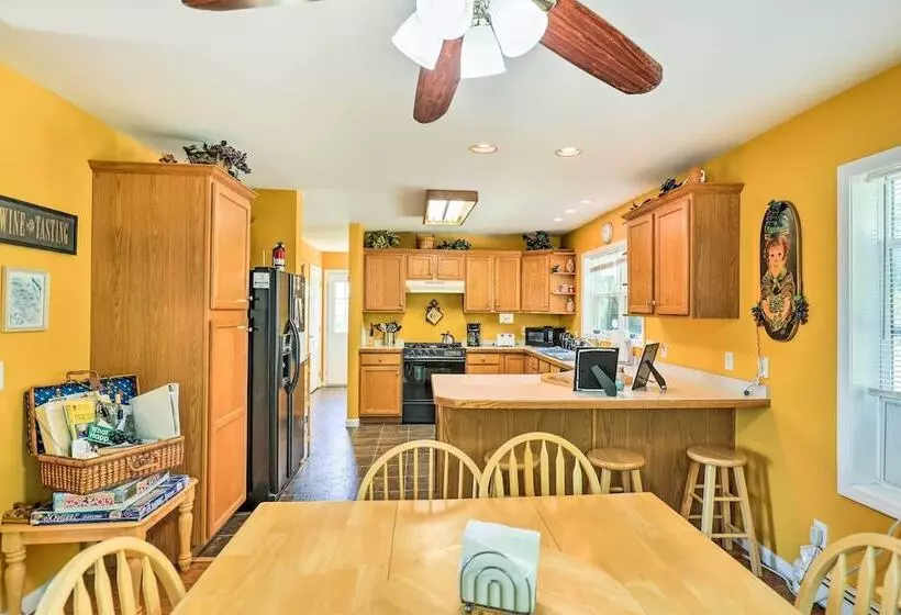 Lovely Finger Lakes Retreat W/ Deck & Lake Views!