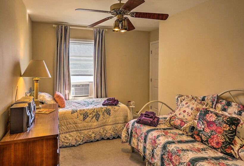 Lovely Finger Lakes Retreat W/ Deck & Lake Views!