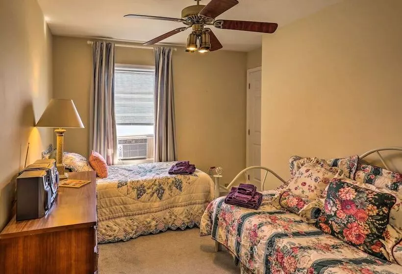 Lovely Finger Lakes Retreat W/ Deck & Lake Views!