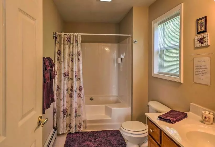 Lovely Finger Lakes Retreat W/ Deck & Lake Views!