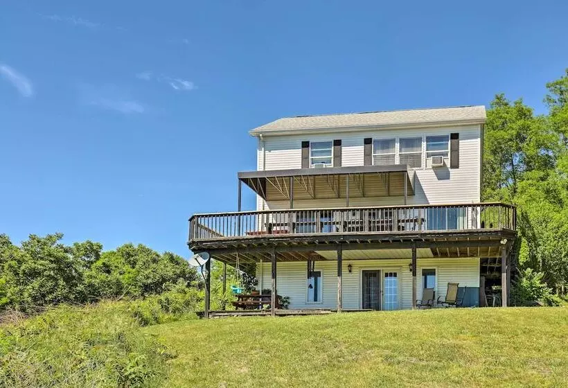 Lovely Finger Lakes Retreat W/ Deck & Lake Views!