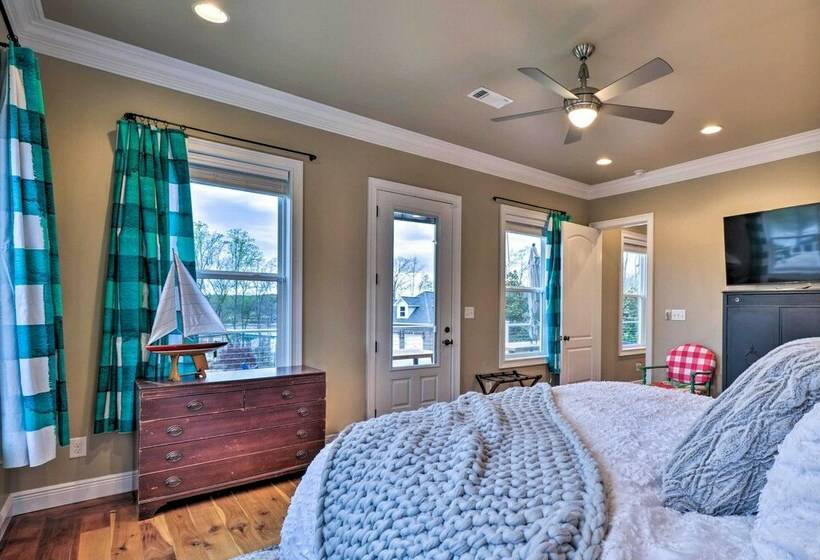 Luxe Home W/ Boat Dock, Tims Ford Lake Views!
