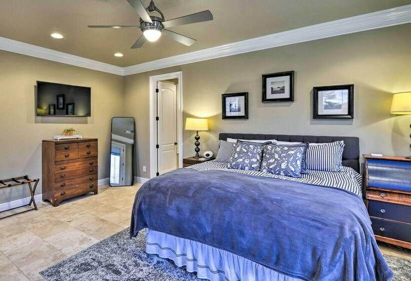 Luxe Home W/ Boat Dock, Tims Ford Lake Views!