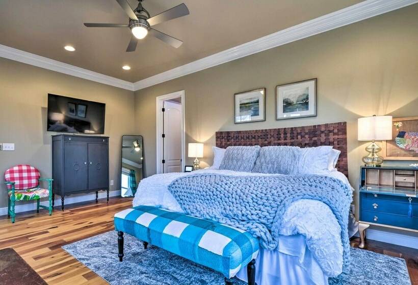 Luxe Home W/ Boat Dock, Tims Ford Lake Views!