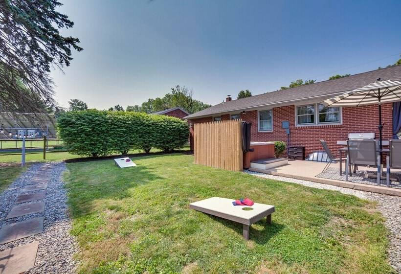 Marietta Home W/ Private Hot Tub, Pool Table!