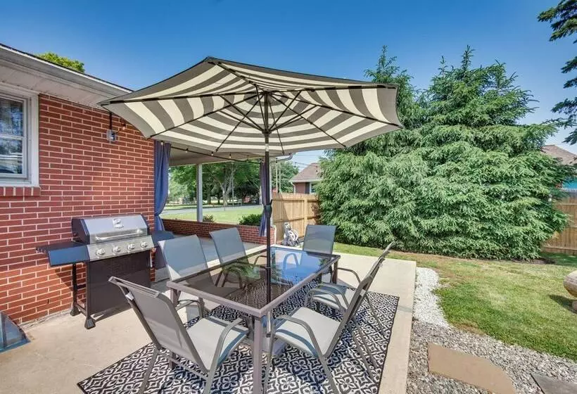 Marietta Home W/ Private Hot Tub, Pool Table!