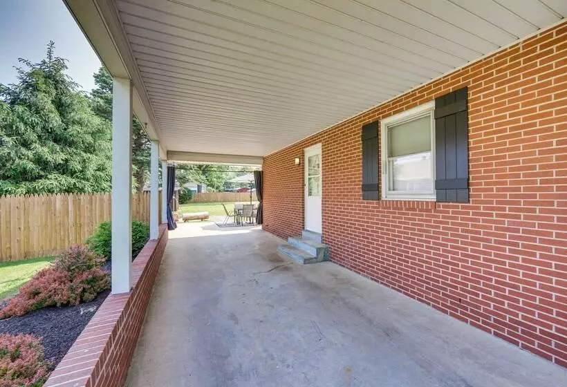 Marietta Home W/ Private Hot Tub, Pool Table!