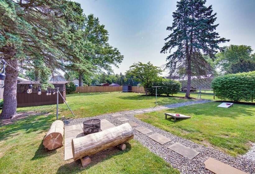 Marietta Home W/ Private Hot Tub, Pool Table!