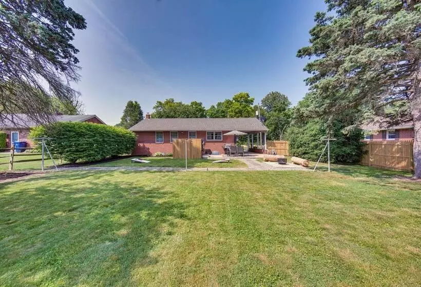 Marietta Home W/ Private Hot Tub, Pool Table!