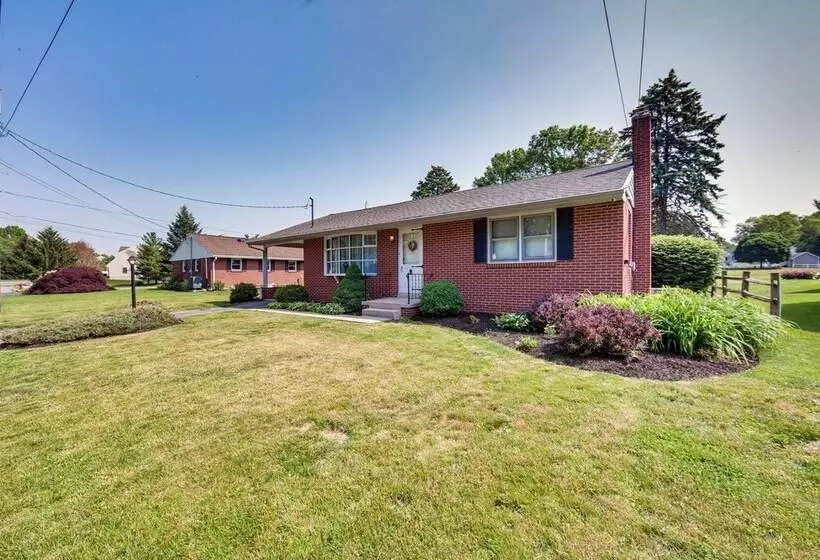 Marietta Home W/ Private Hot Tub, Pool Table!