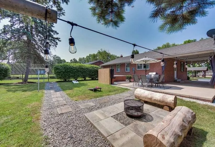 Marietta Home W/ Private Hot Tub, Pool Table!