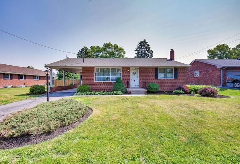 Marietta Home W/ Private Hot Tub, Pool Table!