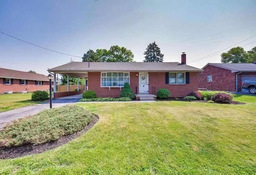 Marietta Home W/ Private Hot Tub, Pool Table!