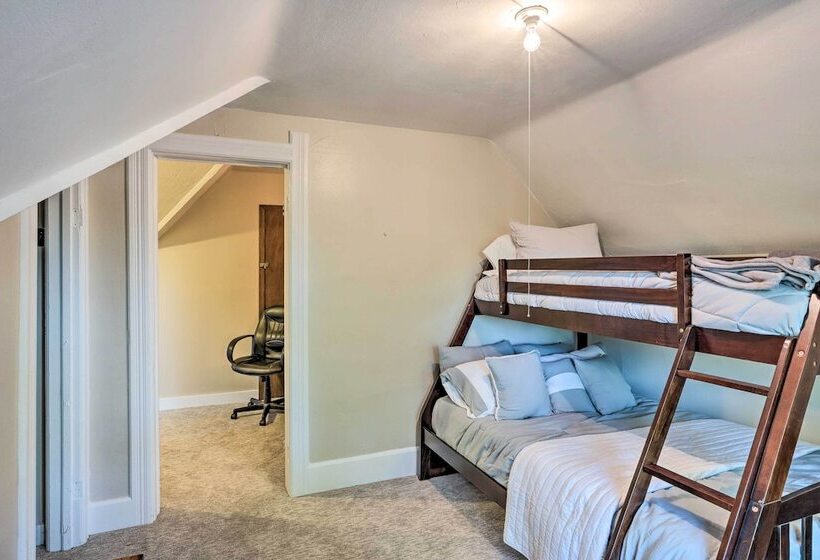 Milwaukee Home < Half Mi To Lake Michigan!