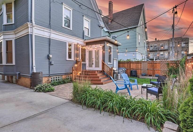 Milwaukee Home < Half Mi To Lake Michigan!