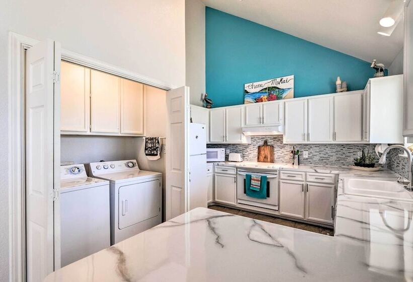 Walk To Ocean: Coastal Home In Crystal Beach!