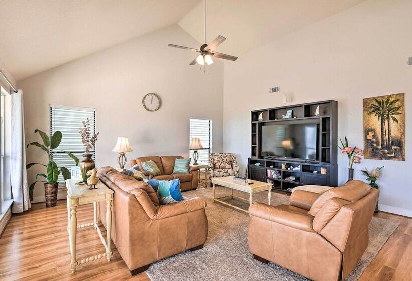 Walk To Ocean: Coastal Home In Crystal Beach!