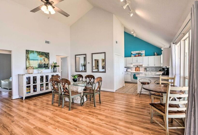 Walk To Ocean: Coastal Home In Crystal Beach!