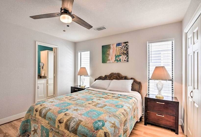 Walk To Ocean: Coastal Home In Crystal Beach!