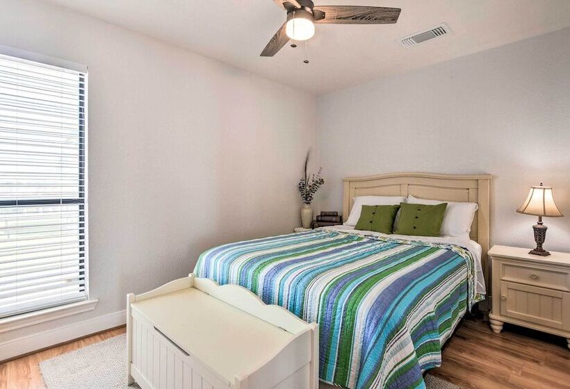 Walk To Ocean: Coastal Home In Crystal Beach!