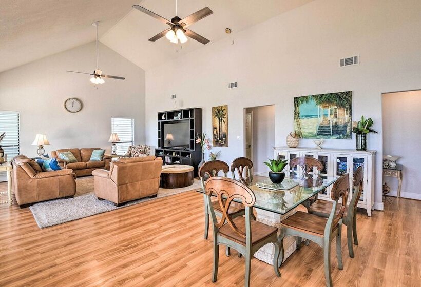 Walk To Ocean: Coastal Home In Crystal Beach!