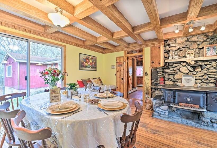 Old Time Catskill Mtn Retreat, Handcrafted Cabin!
